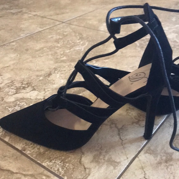 Heels - Picture 3 of 3